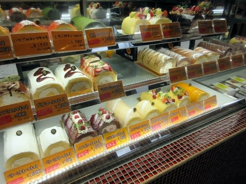 マキマキ屋 古賀店 ロールケーキに導かれて カズの自由きままに マキマキ屋 古賀店 ロールケーキに導かれて カズの自由きままに