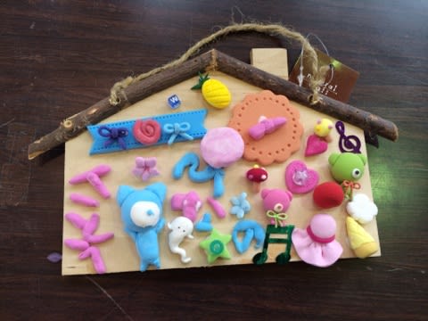 粘土で作る ドアプレート 子供たちの作品 ぴよくん谷のクラフト仲間 粘土で作る ドアプレート 子供たちの作品 ぴよくん谷のクラフト仲間