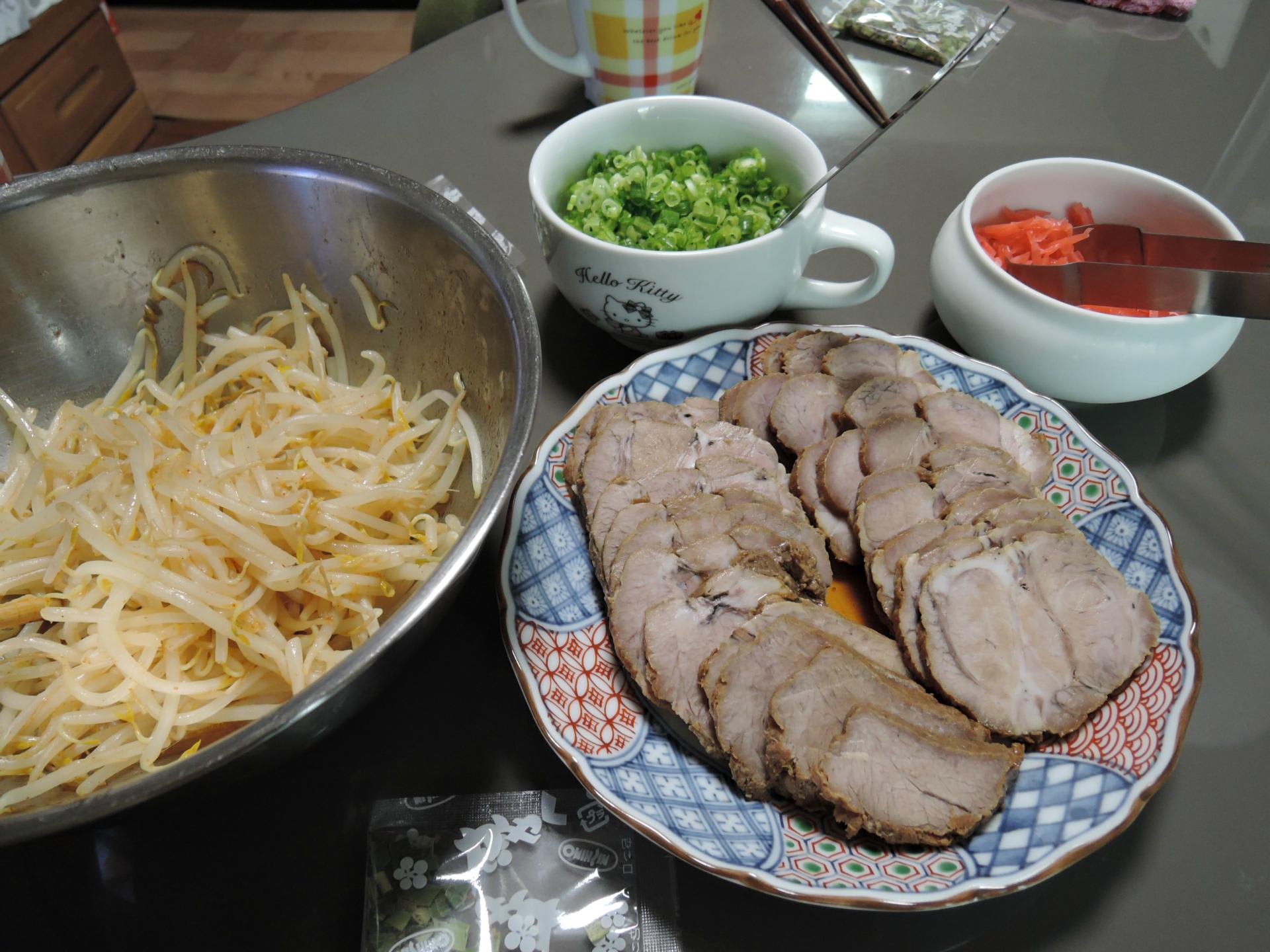 M321 熊本みやげ こむらさき のラーメンに手作り具材フルセットをトッピングして家族大満足 九州魂 くすだま M321 熊本みやげ こむらさき のラーメンに手作り具材フルセットをトッピングして家族大満足 九州魂 くすだま