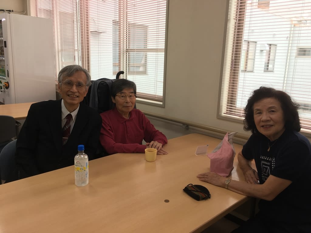 神戸のリハビリセンターにて　延原先生、佐々木順子様、そして私