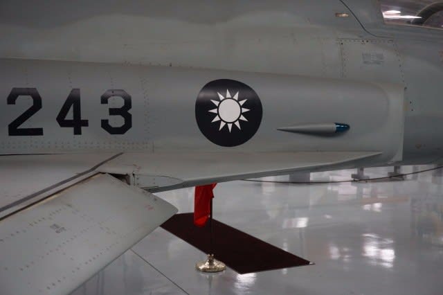 【現金特価】  機関銃発射口パネルカバー F86戦闘機 航空機