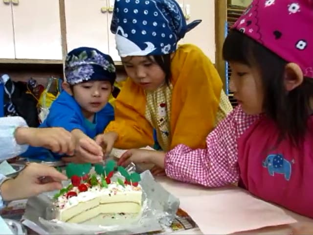 ケーキ作り 幼保連携型認定こども園 源内幼稚園の様子