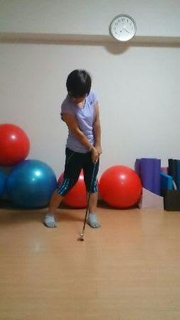 ゴルフで右腰痛や右背中痛みの原因は ゴルファーのためのカラダづくり ゴルフピラティス