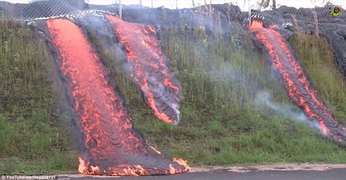 HAWAIIANS WARNED OF VOLCANIC ACTIVITYハワイ島キラウエア火山が噴火