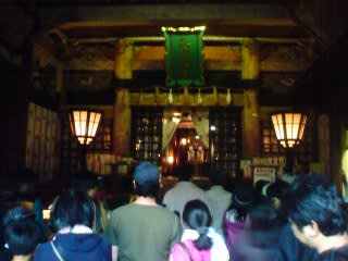 大神山神社奥宮の神事。人が多すぎて近づけませんでした。残念