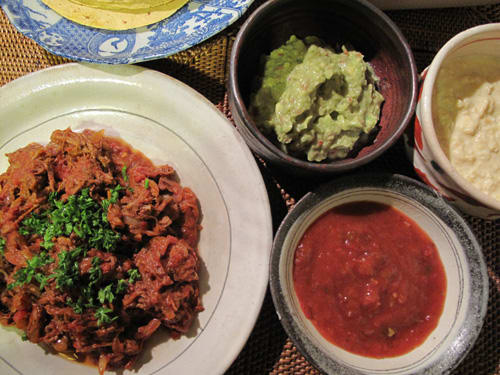嵐の夜のメキシカンディナー 牛肉のメキシコ風煮込み ひよこ豆のヨーグルトディップ ワカモーレ おひとりさまの健康な食卓