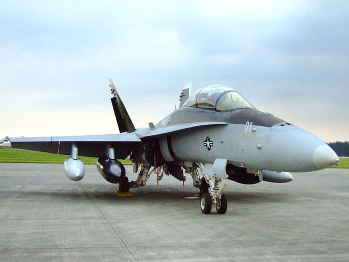 F-18 ホーネット