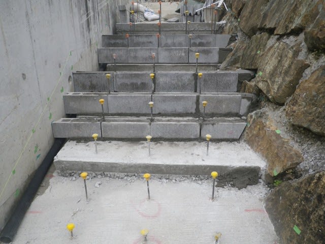 急こう配のスロープ 坂道 を階段に変更 特殊 久しぶりの現場ブログ 大洲市にあるエクステリア設計者のブログです