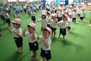 ぴんく すみれ ２歳児 運動会予行演習 おおわだ保育園 子どもたちの様子