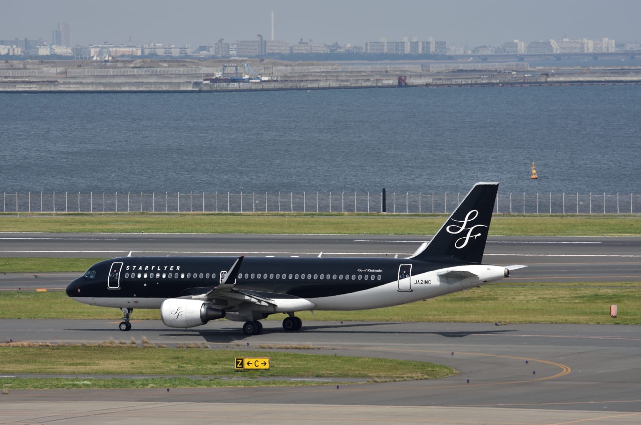 スタフラ ソラシド Rwy１６lテイクオフ ４月９日 羽田空港 ボンさんの飛行機写真