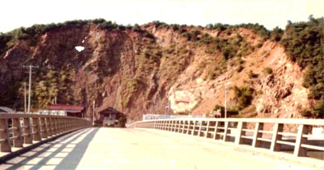 赤崎鉱山の全景 Akasaki_mine01