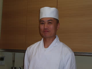 伊豆大島の港鮨 イケメンの板前さん 初めの一歩