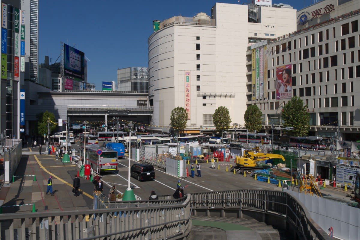 １０月の渋谷駅 西口バスターミナルを通り抜けてスクランブル交差点へ ｐａｒｔ１ 緑には 東京しかない