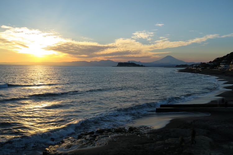 稲村ケ崎から 夕照の富士山 鎌倉市 かながわ いーとこ