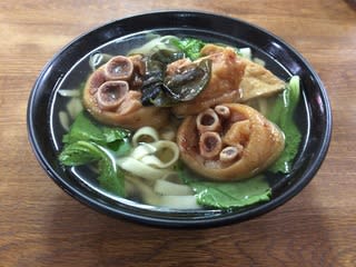 てびちそばと野菜 沖縄での一人暮らし