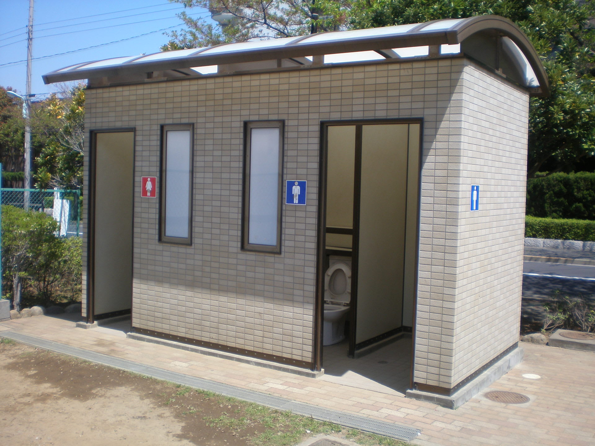 男女別型トイレ 公園トイレ写真ブログ2nd/公園情報センター提供
