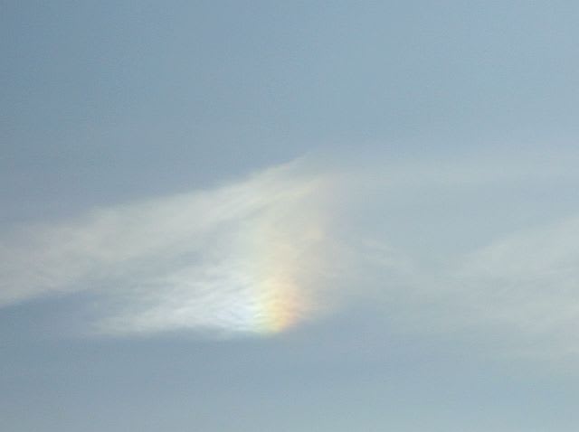 彩雲 瑞雲 五色の雲 マグリットの空と雲