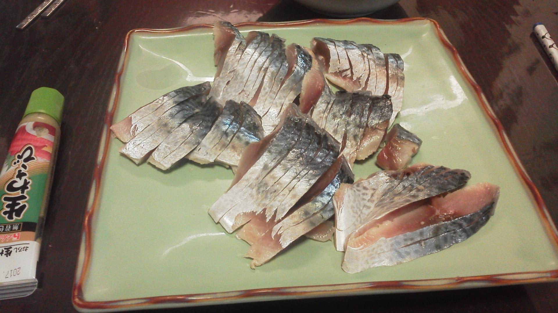 自分で釣った魚は激ウマ 美味ゴマサバを使った しめ鯖 拓栄建設株式会社 社長のブログ 自分で釣った魚は激ウマ 美味ゴマサバを使った しめ鯖 拓栄建設株式会社 社長のブログ