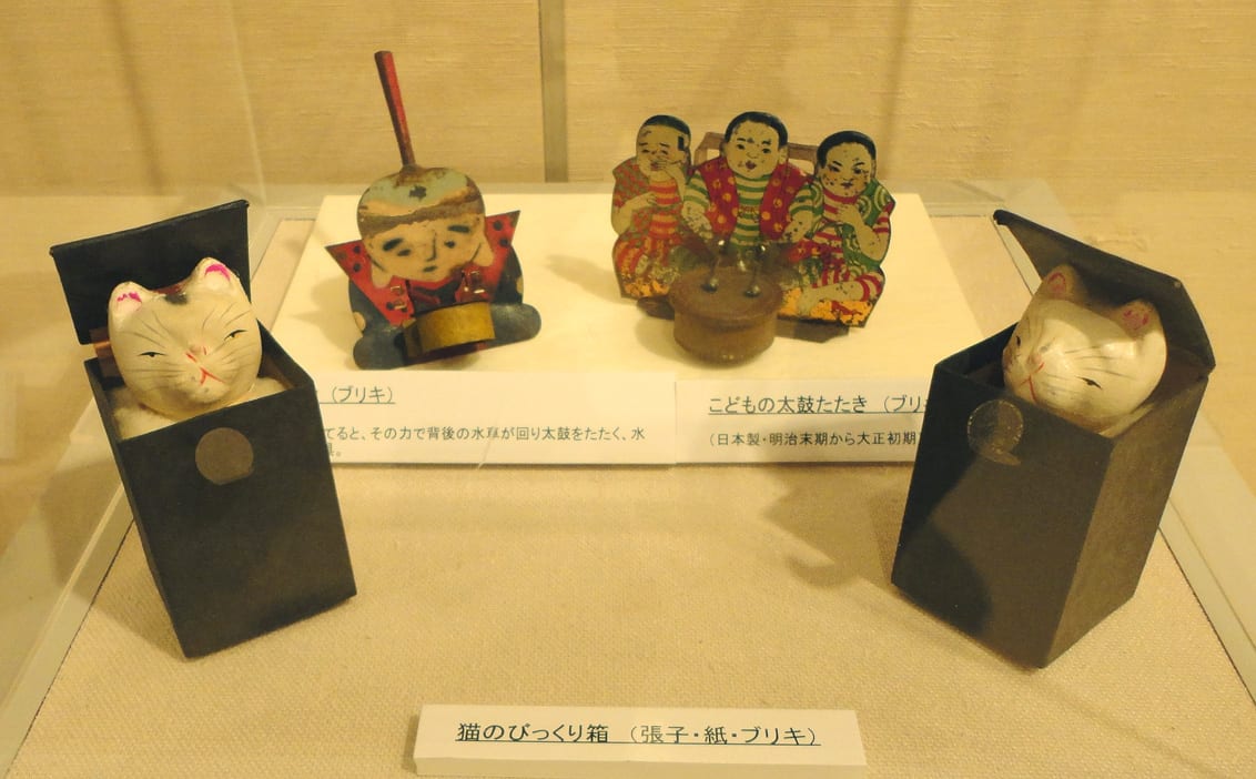 ミュージアム巡り オキュパイドjおもちゃ ブリキ 塩哲の空即是色 ミュージアム巡り オキュパイドjおもちゃ ブリキ 塩哲の空即是色