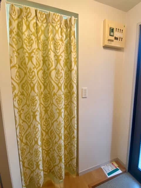 In House バーゼル 黄色いカーテン インテリア イハラのスタッフブログ 国立窓掛屋婦人