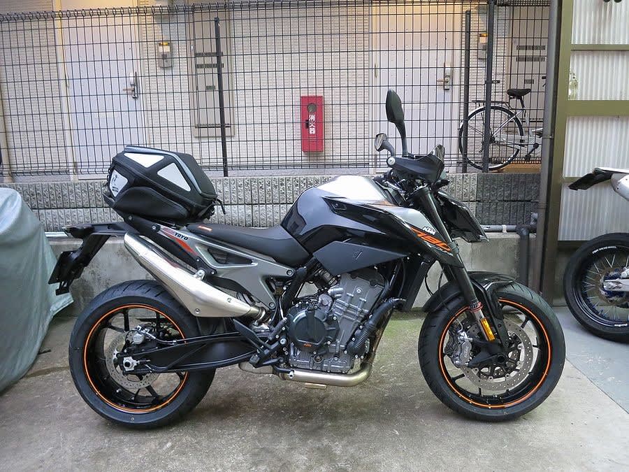 KTM 790 DUKE のツーリングで役に立つオプションをご紹介します KTM 790 DUKE のツーリングで役に立つオプションをご紹介します