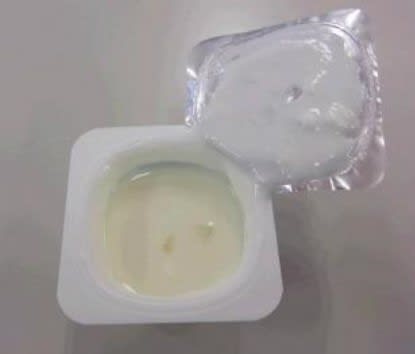 ご存知ですか。ヨーグルトの蓋の裏が蓮の葉の微細構造に変わった事を