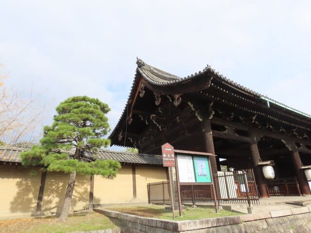 東寺（とうじ）　南大門（なんだいもん）　西側　猪目懸魚（いのめげぎょ）