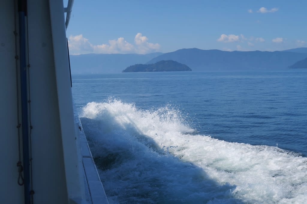 琵琶湖 長浜港から竹生島 ちくぶしま へ 自然を求めて近辺ぶらり