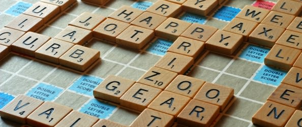 辞書を片手に英単語を楽しく覚えられるおすすめの英語のボードゲーム