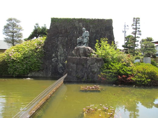 清水次郎長の墓 セレヤの山の下で