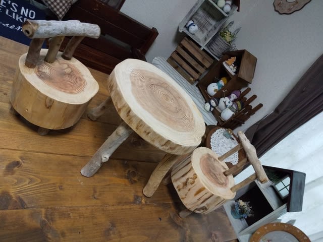 世界的に有名な 杉 丸太 DIY材 椅子