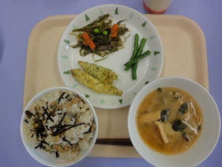 今日の給食 東京の郷土料理 深川飯 学校の様子