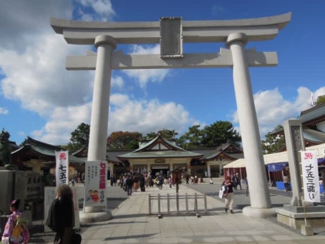 七五三で賑わう 広島護国神社は狛鯉でした Kikoがスタート