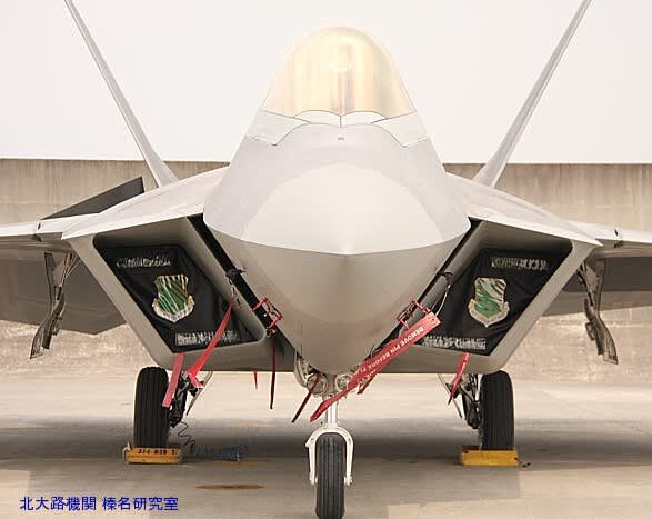 F-22戦闘機、本土では初公開 アメリカ空軍横田基地日米友好祭 F-22戦闘機、本土では初公開 アメリカ空軍横田基地日米友好祭