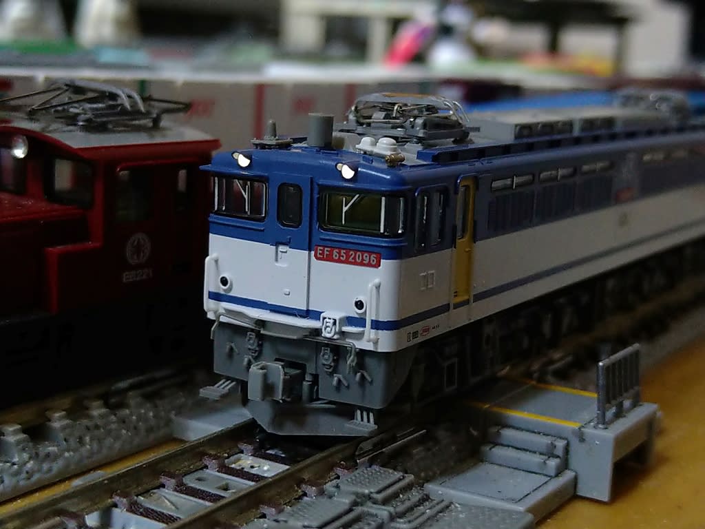 EF65  500番台前照灯、走行問題ナシデス。 EF65 500番台前照灯、走行問題ナシデス。 EF65 500番台前照灯