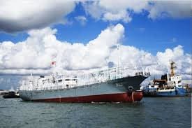 2隻の大型中国イカ釣り船が南西大西洋に向かっていると Pingtang Memories On The Sea 海の記録