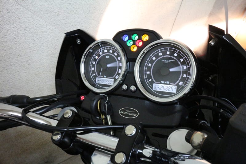 モトグッチに首ったけ Moto Guzzi V7」のブログ記事一覧-あなたを見つめて。。 monochrome life