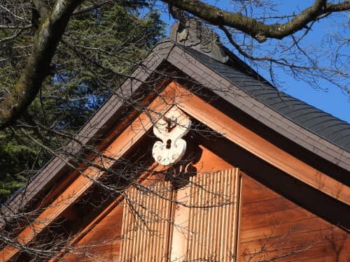 長野県護国神社社務所西面　猪目懸魚（いのめげぎょ）