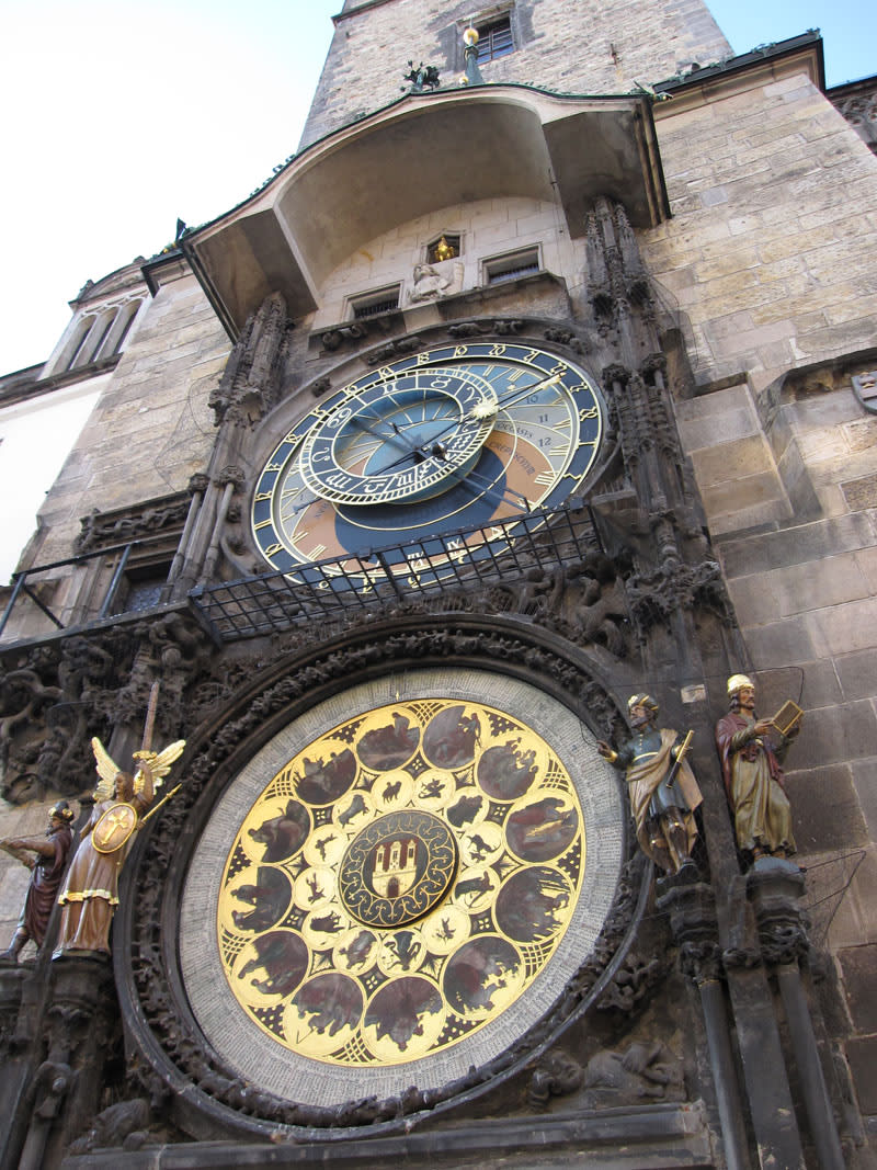 プラハ７ 旧市街広場と天文時計 そろそろ お茶になさいませんか