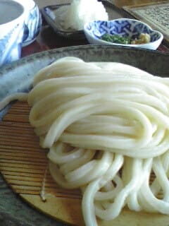 田んぼのど真ん中のうどん屋さん！