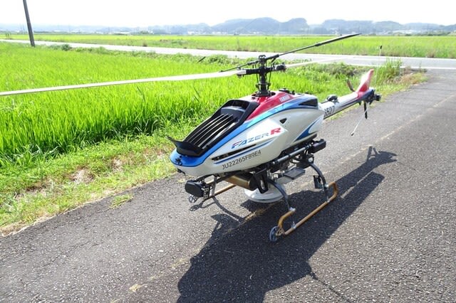小型ヘリを使って肥料散布 - 菊川から、こんにちは