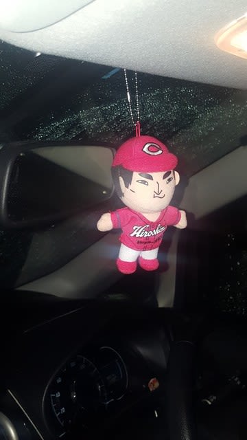 丸選手のマスコットを車にぶら下げての応援だ 安佐南区より食べ歩きの さわやか日記 丸選手のマスコットを車にぶら下げての応援だ 安佐南区より食べ歩きの さわやか日記