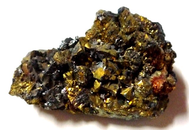 紀州鉱山産・黄銅鉱の結晶（群晶 ～ 左右幅約７cm ）