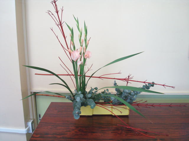 サンゴミズキを使用した季節の生け花 寒川町の花屋 木村生花店のブログ