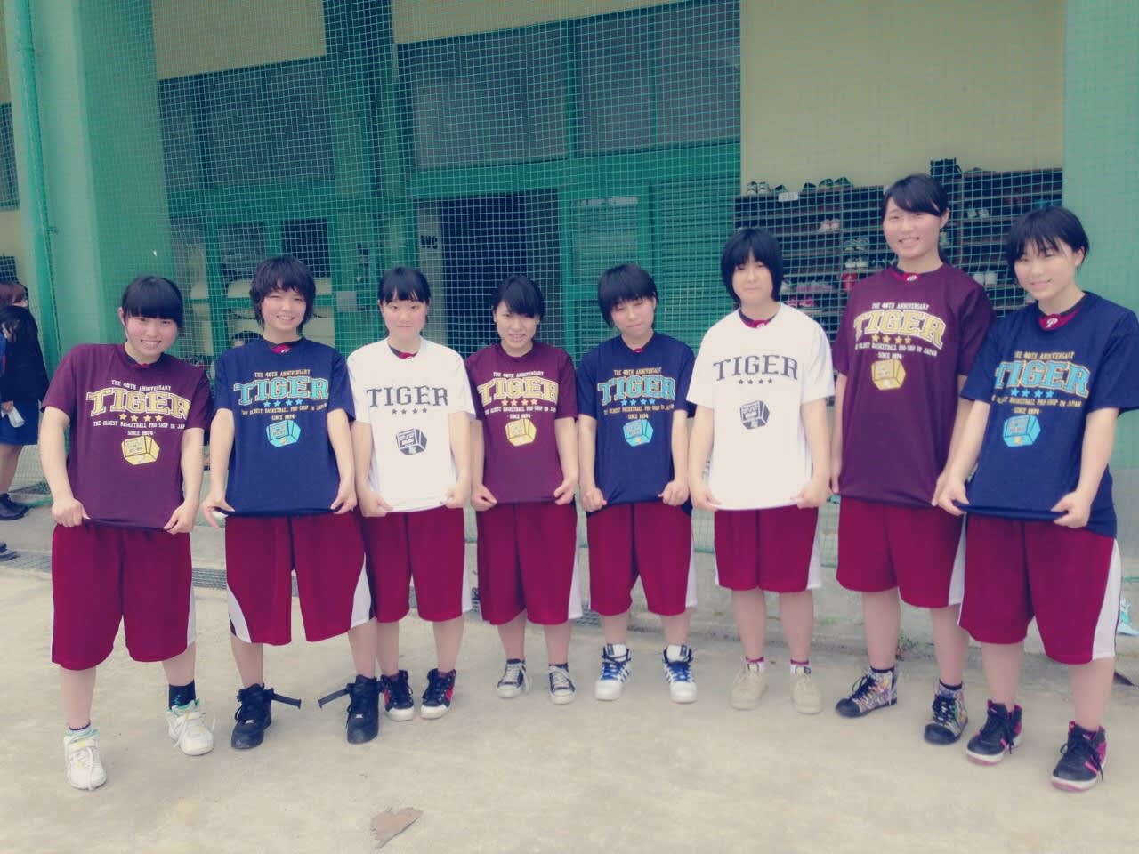 Tiger Ball Lineオリジナルコラボtシャツをチームメイトで揃えてくれたプール学院高校の皆様 バスケットボールプロショップtiger 桃谷店staffブログ Tiger Ball Lineオリジナルコラボtシャツをチームメイトで揃えてくれたプール学院高校の皆様 バスケットボールプロショップtiger 桃谷店staffブログ