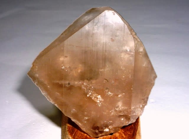 水晶山産の「庇面式トパーズの巨晶」