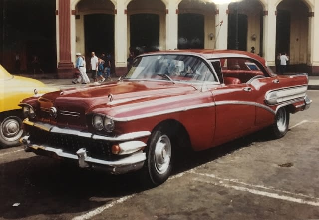 キューバのノスタルジックなクラシックカーに乗るthe西山 西山とよかずキューバ葉巻紀行