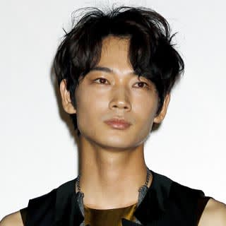 綾野剛　フリーペーパーetc 2013-2020 綾野剛 フリーペーパーetc 2013-2020 Amazon.co.jp: 綾野 剛: 本