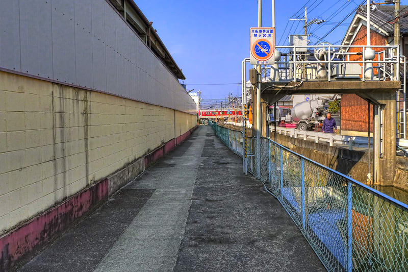 ツバキ・ナカシマの横を流れる東川/奈良県葛城市尺土,川の写真,葛下川支流,画像,写真 美しい星 ツバキ・ナカシマの横を流れる東川/奈良県葛城市尺土,川の写真,葛下川支流,画像,写真 美しい星