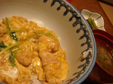 器がでかい親子丼のお昼美味しかった～♪